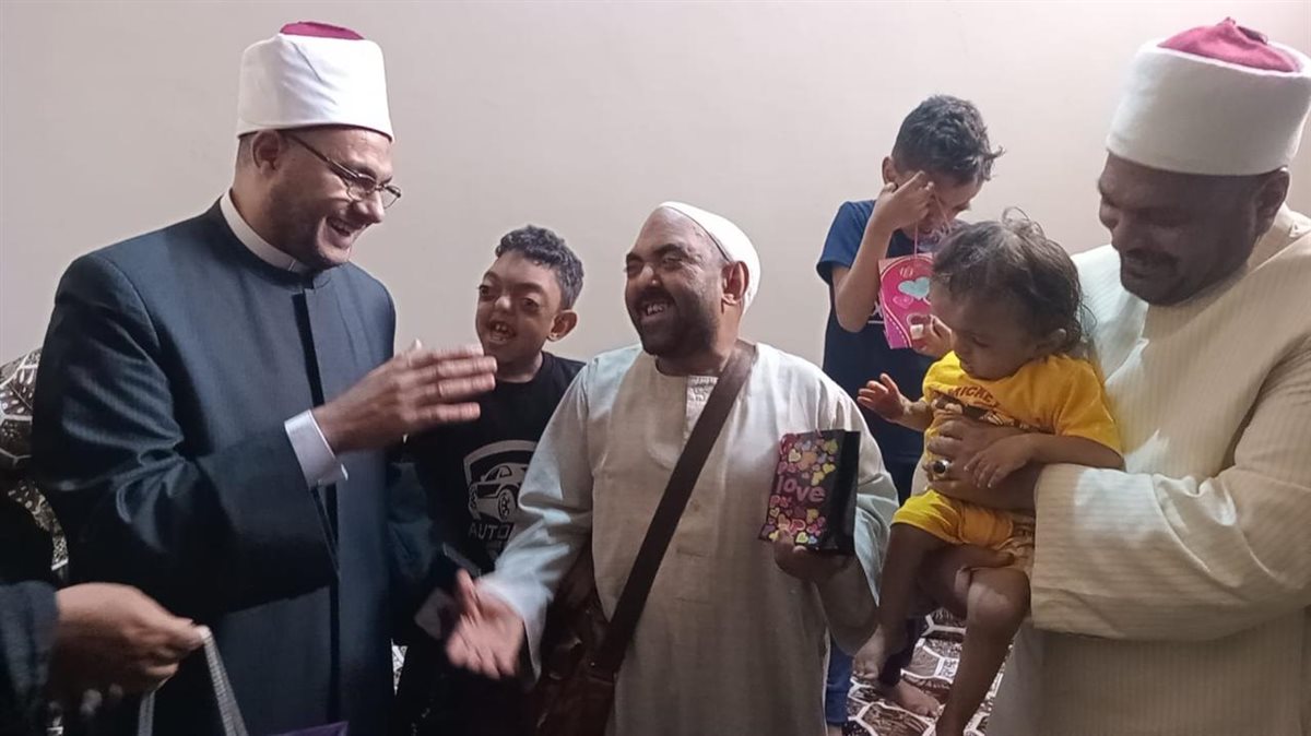 وزير الأوقاف يوجه بتكريم الشيخ محمد حسن&nbsp;