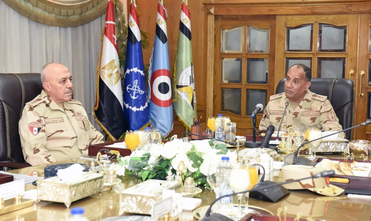 &nbsp;وزير الدفاع والإنتاج الحربى يلتقى عددًا من مقاتلى الأفرع الرئيسية