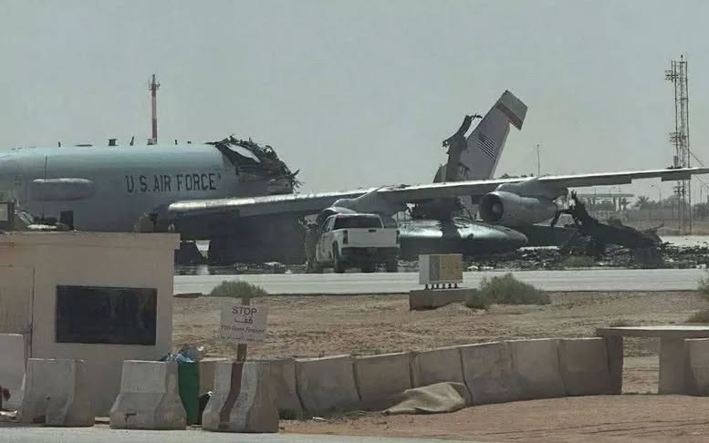 الطائرة الأمريكية المدمرة في قاعدة الأمير سلطان