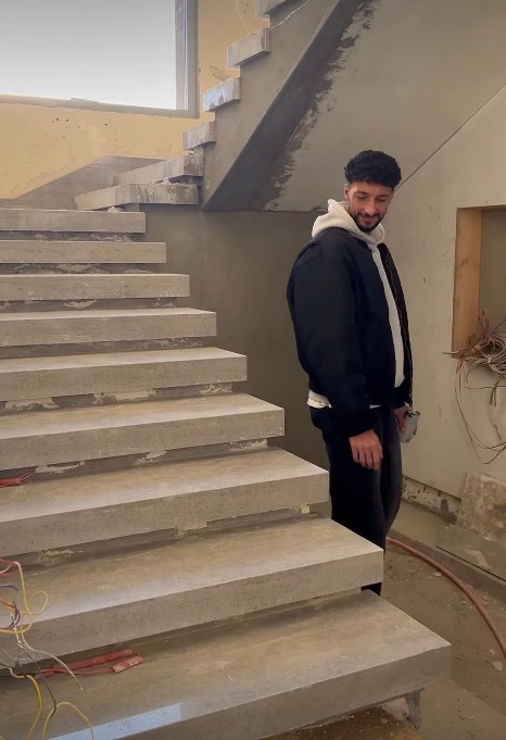 <strong>المهاجم الفلسطيني وسام أبو علي ينشر لقطات من تجهيزات منزله الجديد في القاهرة</strong><br>&nbsp;