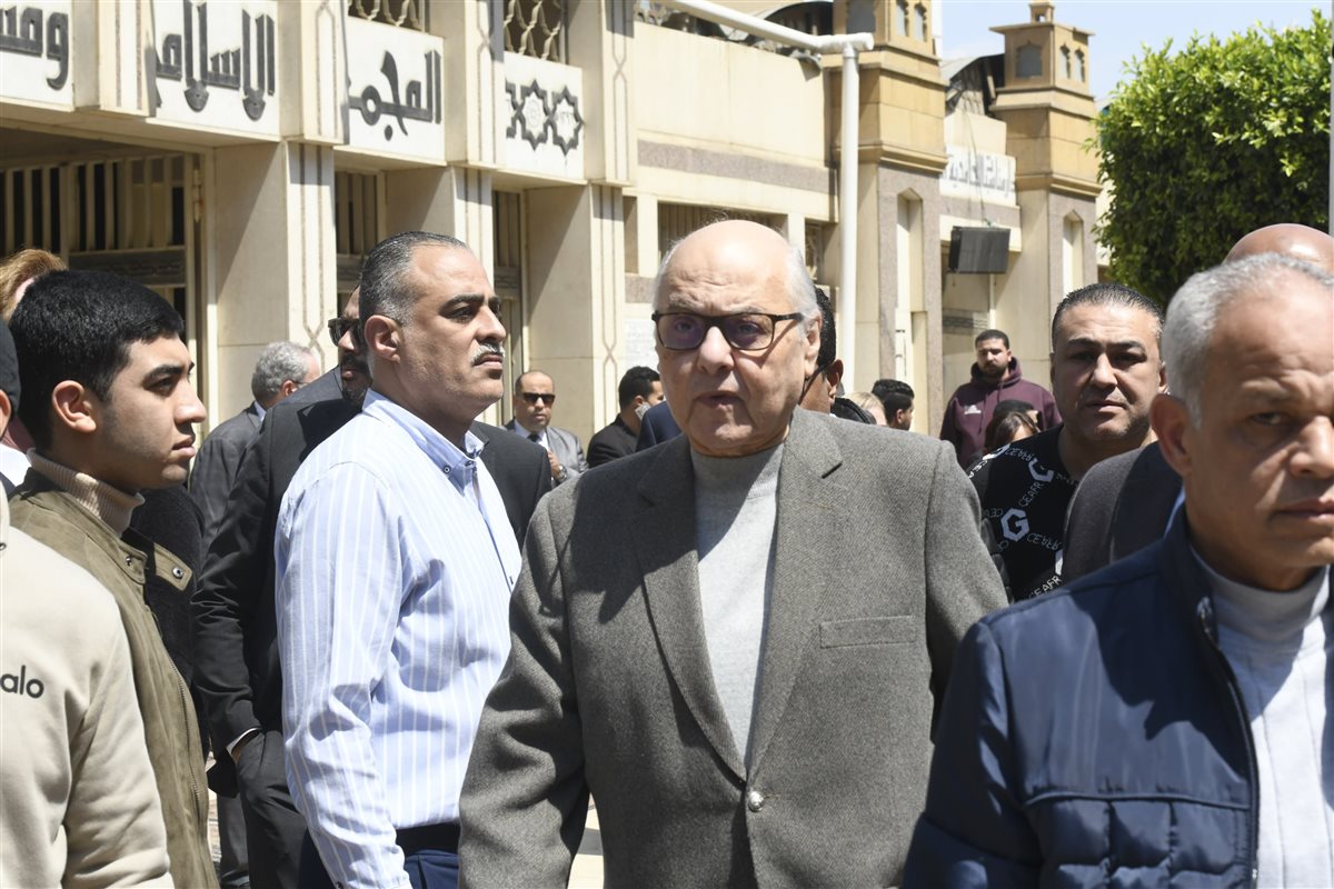 جانب من الحضور في جنازة والدة رجل الأعمال المهندس أحمد عز&nbsp;