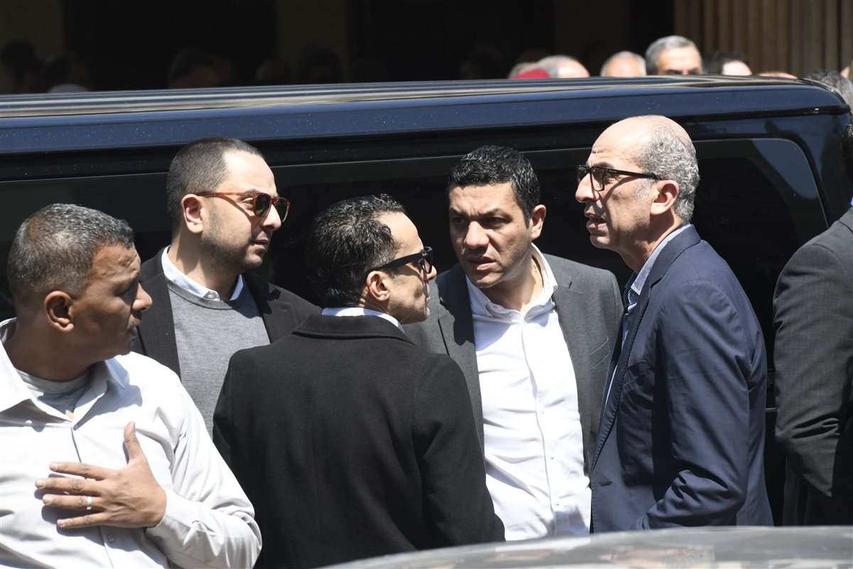جانب من الحضور في جنازة والدة رجل الأعمال المهندس أحمد عز&nbsp;