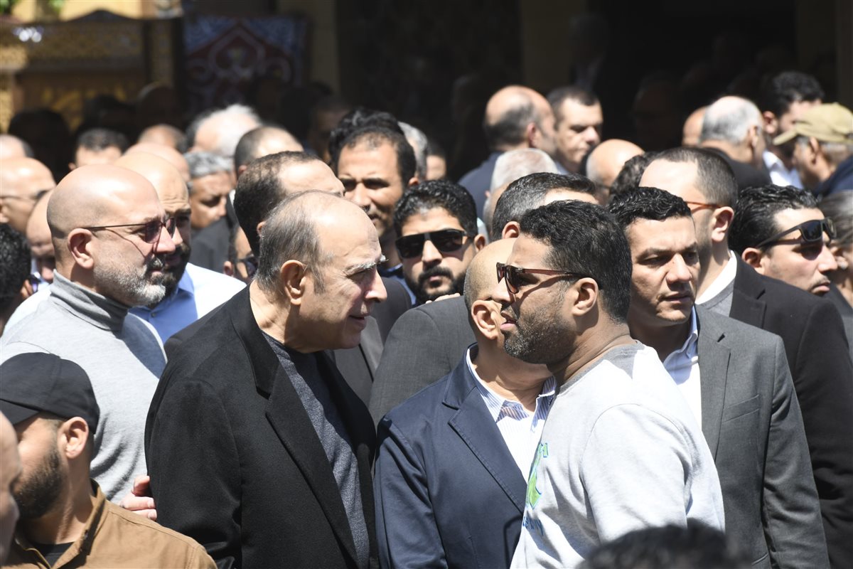 جانب من الحضور في جنازة والدة رجل الأعمال المهندس أحمد عز&nbsp;