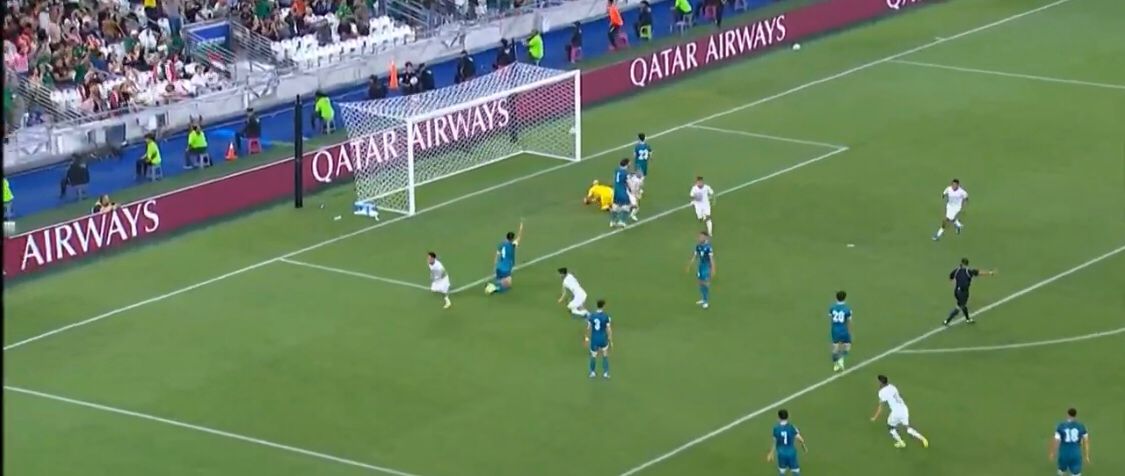 هدف موزيس بانياكا لاعب منتخب بوليفيا في شباك منتخب العراق في نهائي الملحق العالمي المؤهل إلى كأس العالم 2026