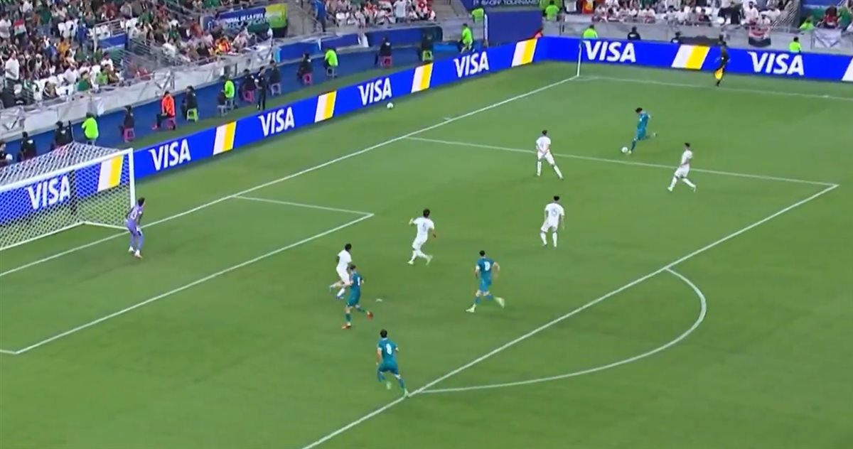 هدف أيمن حسين قائد منتخب العراق في مرمى منتخب بوليفيا في نهائي الملحق العالمي المؤهل إلى كأس العالم 2025