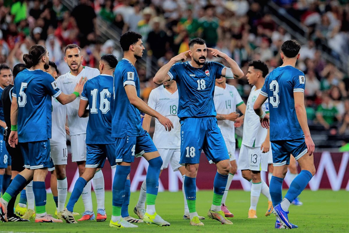احتفال أيمن حسين بـ هدفه في شباك منتخب بوليفيا في نهائي الملحق العالمي المؤهل إلى كأس العالم 2025
