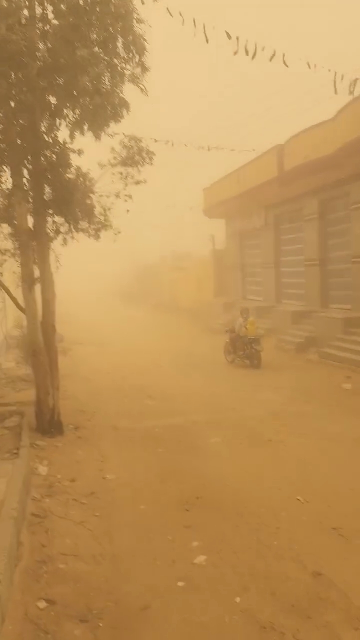 عاصفة ترابية تضرب الوادي الجديد
