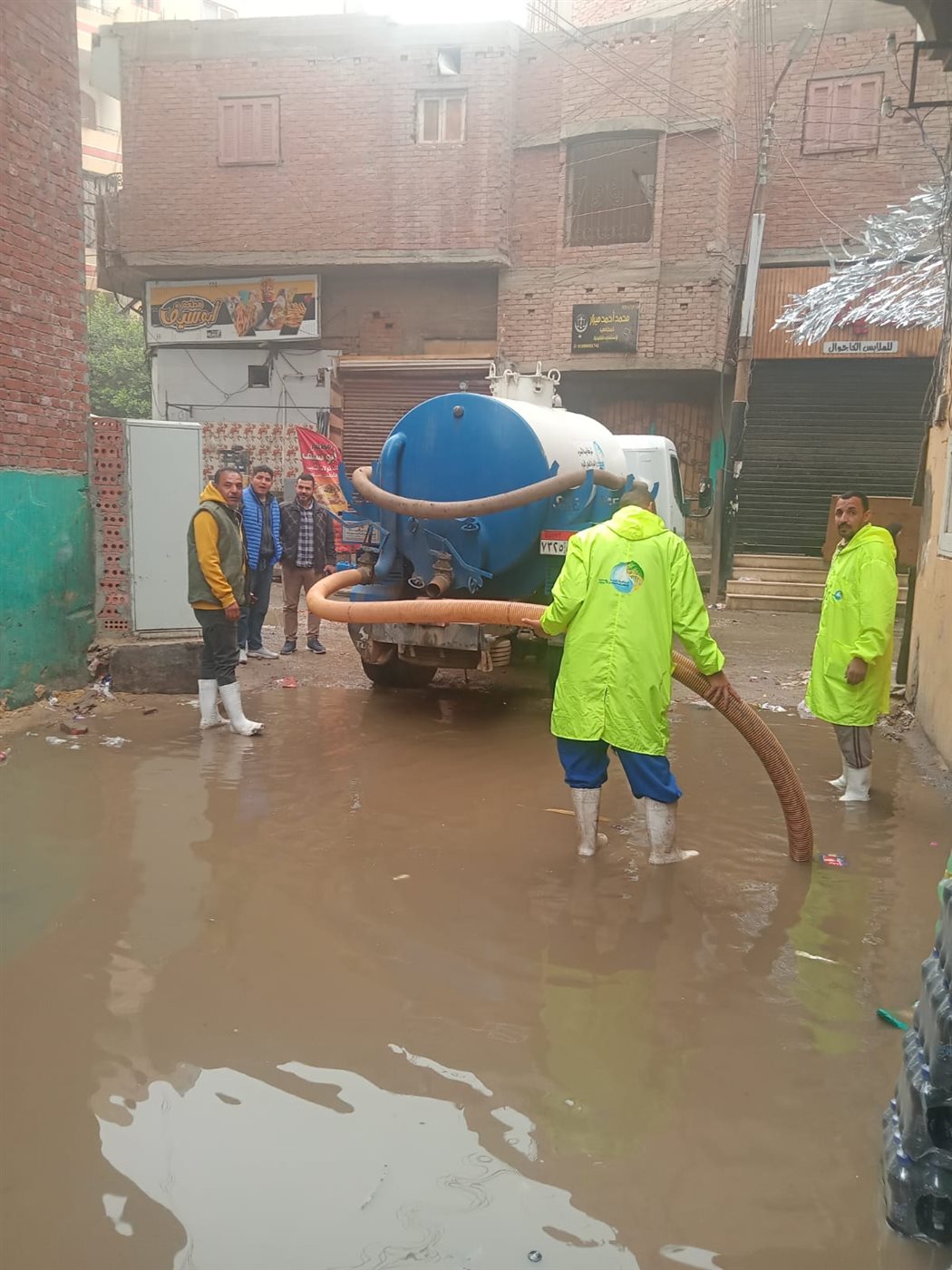 أعمال سحب وشفط تجمعات الأمطار