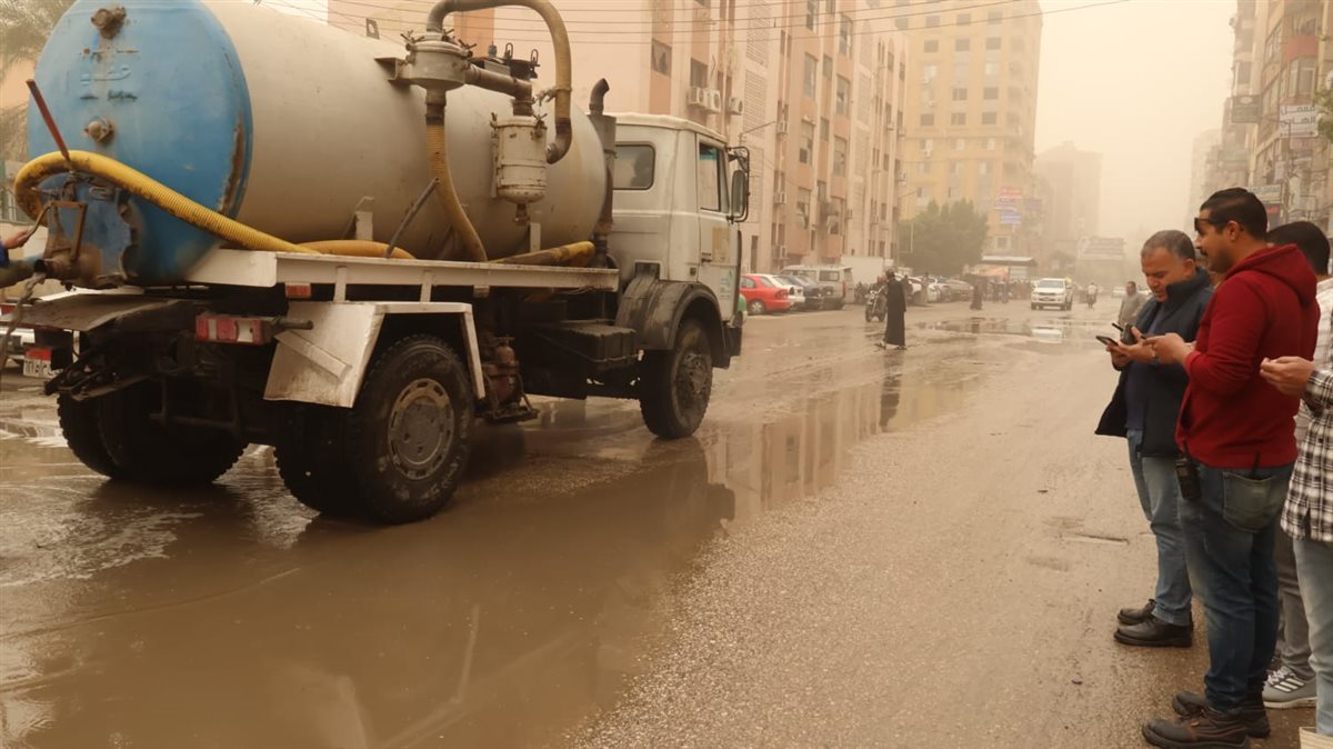 أعمال سحب وشفط تجمعات الأمطار