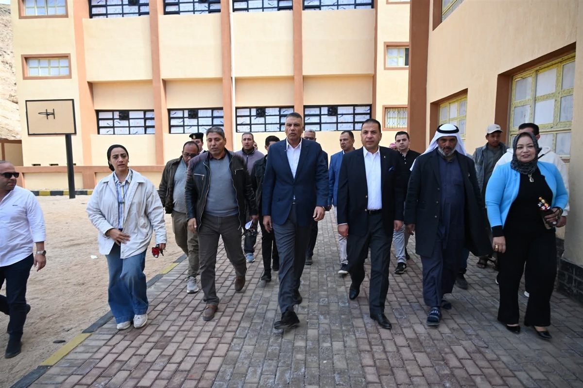 محافظ جنوب سيناء يتفقد أعمال تطوير مدرسة فيران الثانوية الصناعية 