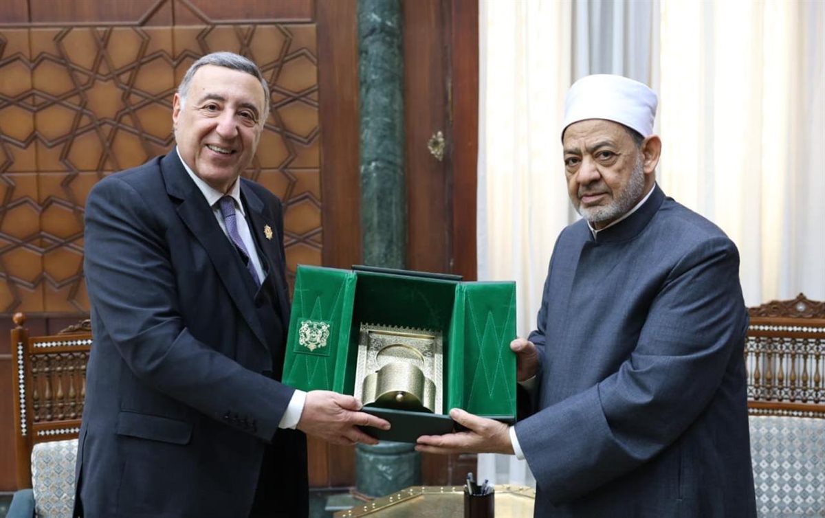رئيس المحكمة الدستورية العليا يزور شيخ الأزهر بالمشيخة للإطمئنان على صحته