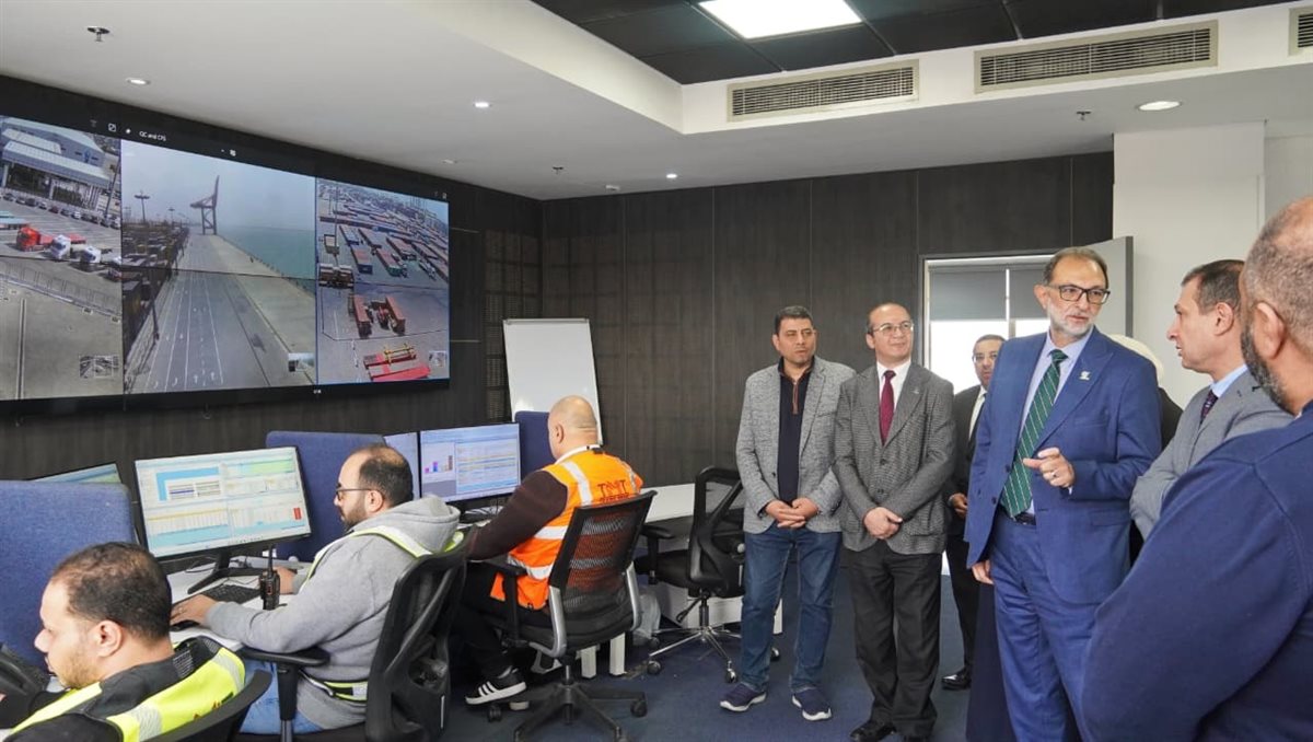 جولة ميدانية لرئيس الهيئة بميناء الإسكندرية