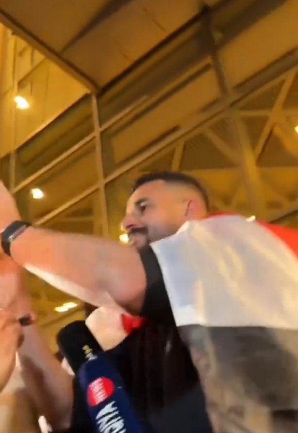 الجماهير الأردنية والعراقية ترحب ببعثة منتخب العراق احتفالًا بتأهله لكأس العالم 2026