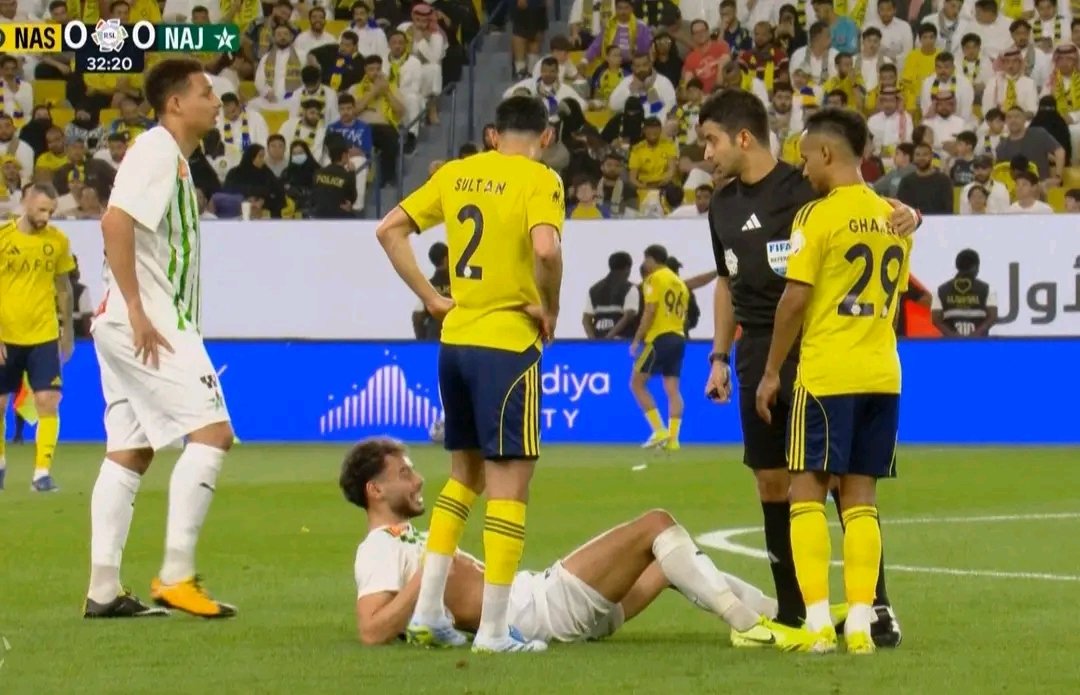 إصابة دونجا في مباراة النصر والنجمة بالدوري السعودي للمحترفين