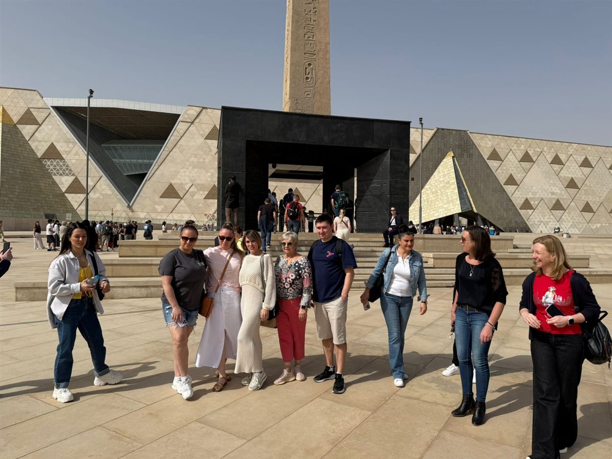 وفود كأس العالم للجمباز الفني في زيارة للمتحف المصري الكبير