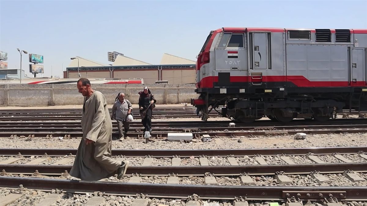 سلوكيات سلبية يرتكبها البعض عند التعامل مع السكك الحديدية