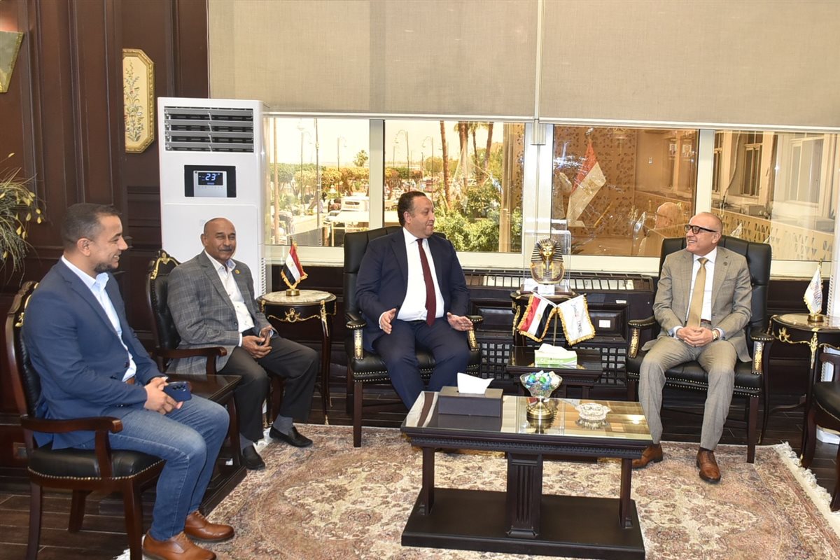 اجتماع محافظ الأقصر ونقيب المهندسين&nbsp;