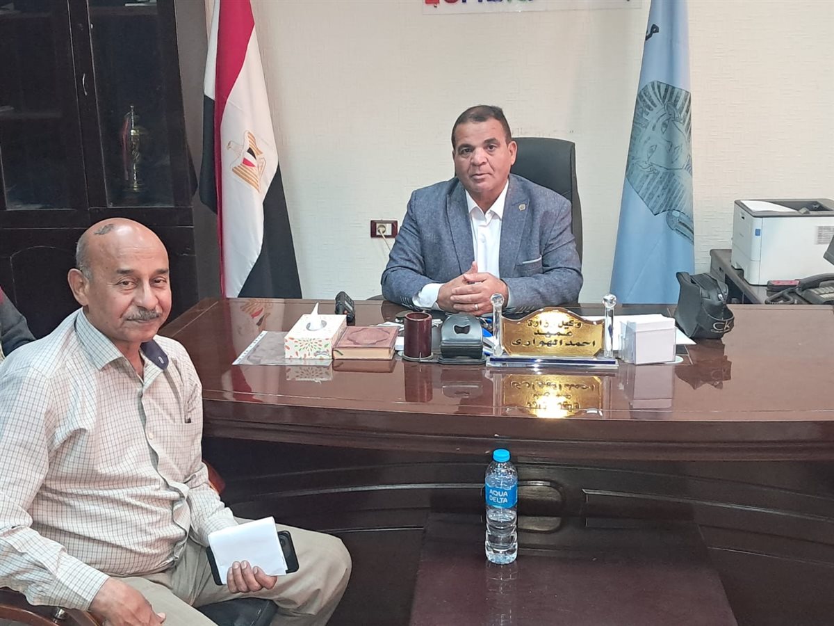 اجتماع رئيس مدينة إسنا&nbsp;