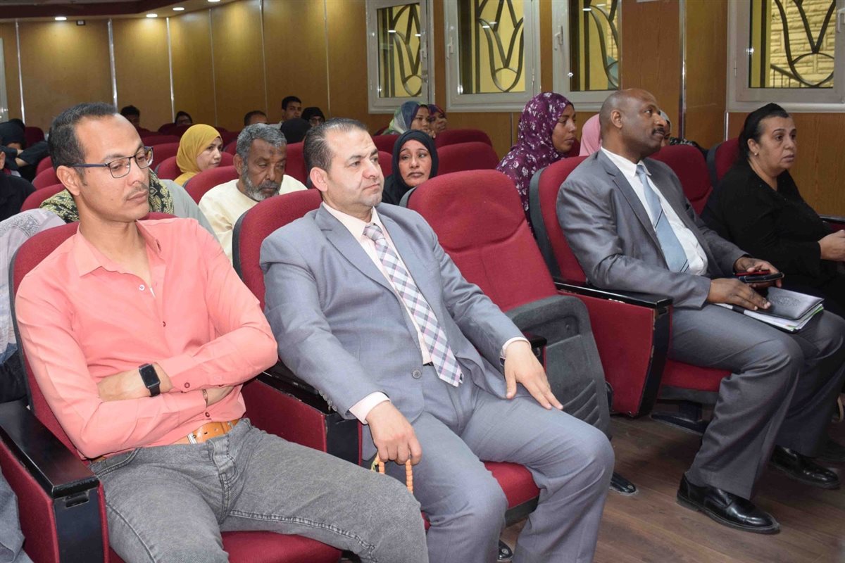 نائب محافظ الأقصر يفحص شكاوى المواطنين&nbsp;