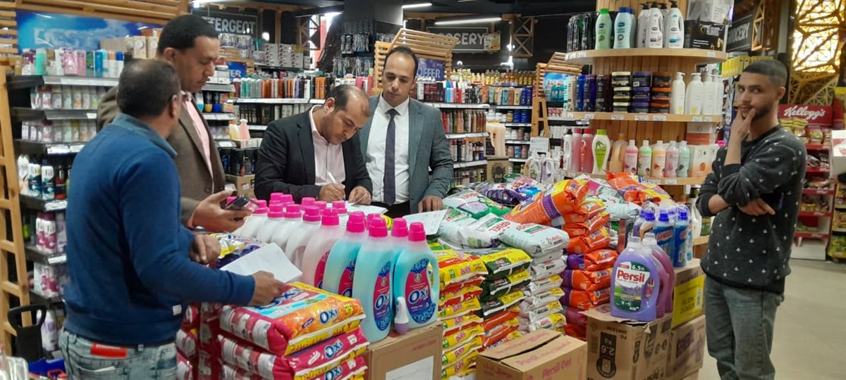 حماية المستهلك:&nbsp;ضبط منتجات غذائية منتهية الصلاحية بإحدى السلاسل التجارية بالقاهرة الجديدة