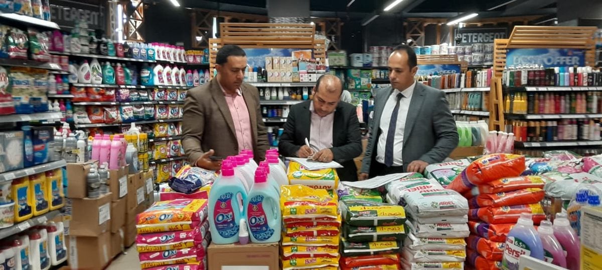 حماية المستهلك:&nbsp;ضبط منتجات غذائية منتهية الصلاحية بإحدى السلاسل التجارية بالقاهرة الجديدة