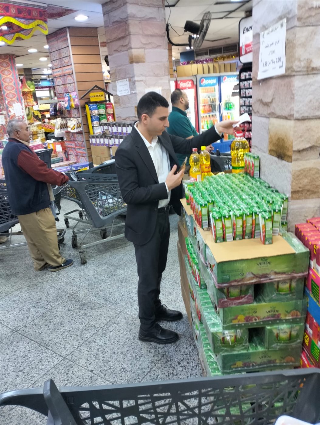 حماية المستهلك:&nbsp;ضبط منتجات غذائية منتهية الصلاحية بإحدى السلاسل التجارية بالقاهرة الجديدة