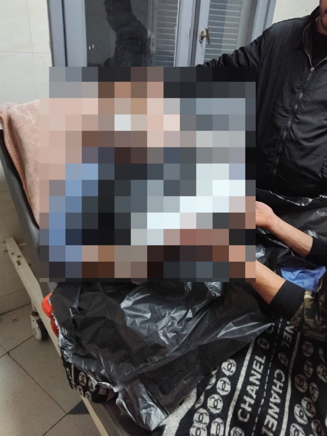 شاب يمزق جسد آخر بسلاح أبيض بالهرم
