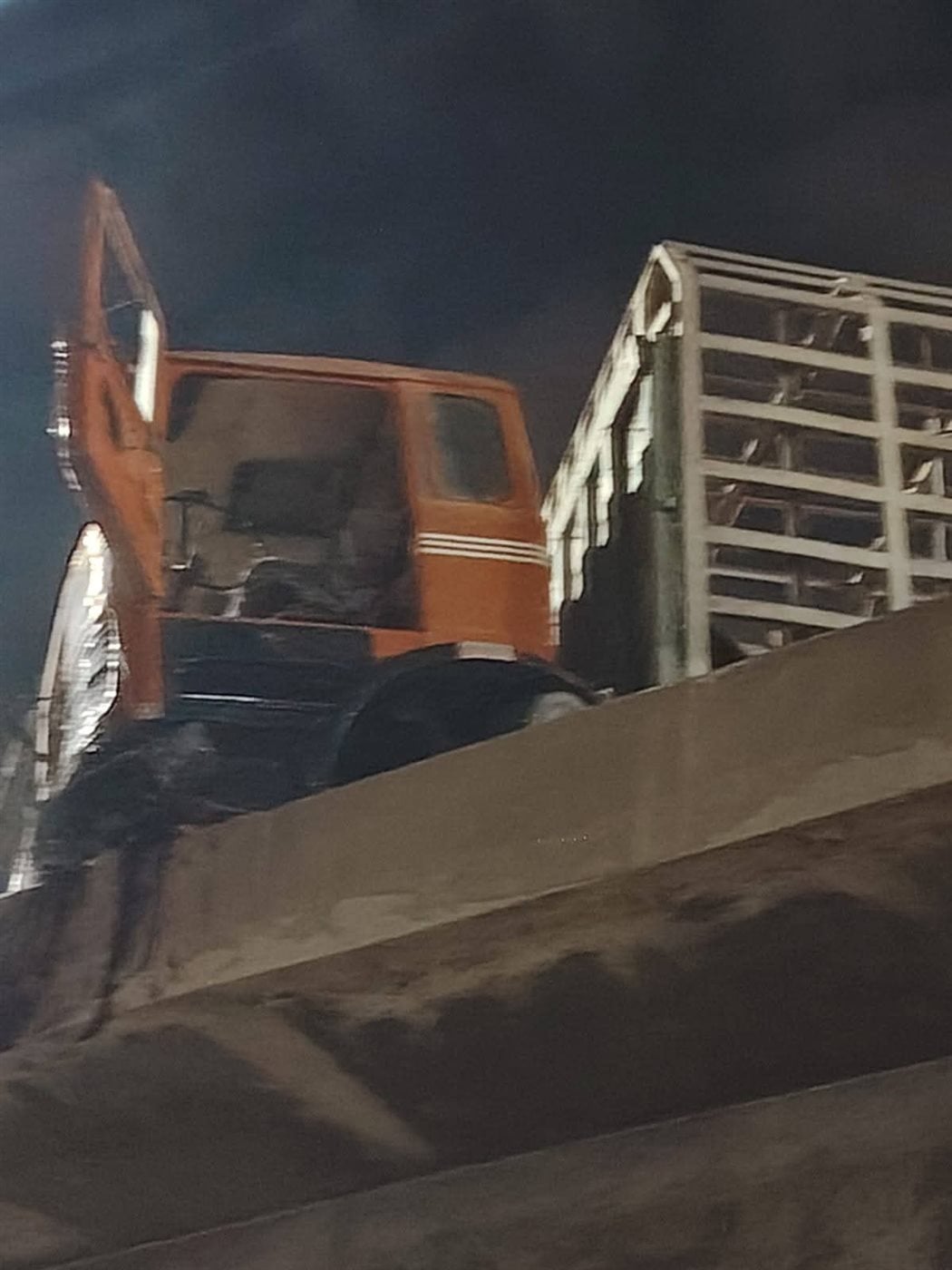 انحراف سيارة انابيب بالأقصر&nbsp;