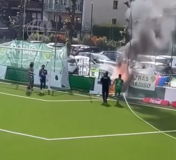 لاعب يتحول إلى رجل إطفاء
