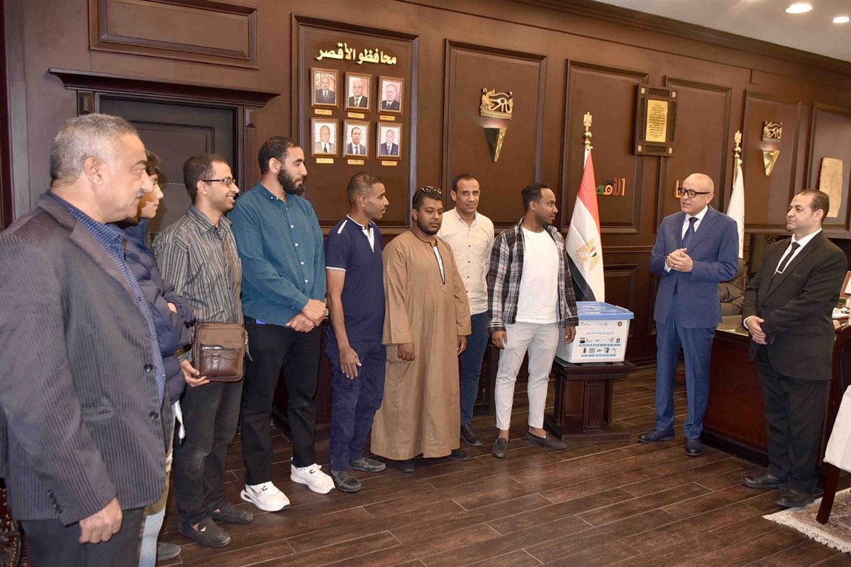 محافظ الأقصر ودعم المشروعات الصغيرة للشباب