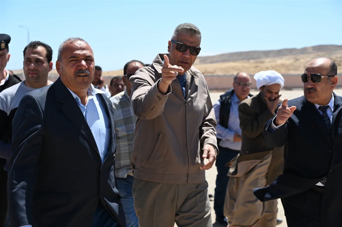 محافظ جنوب سيناء يفتتح طريق ازدواج حمام موسى