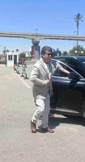 &nbsp;شريف وعمرو عرفة أبرز الحضور في جنازة مدير التصوير عبد الحميد التوني