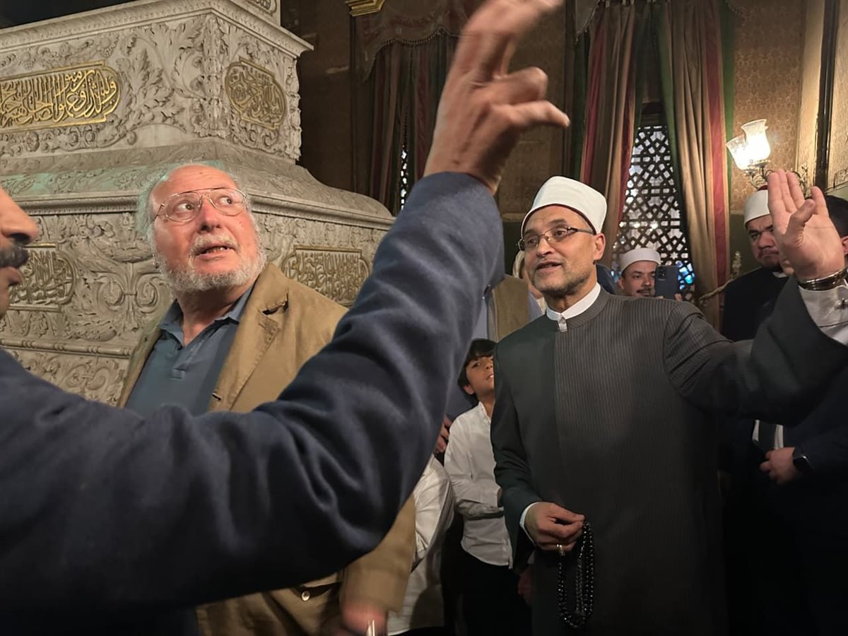 الملك أحمد فؤاد الثاني يؤدي صلاة الجمعة بمسجد محمد علي بالقلعة