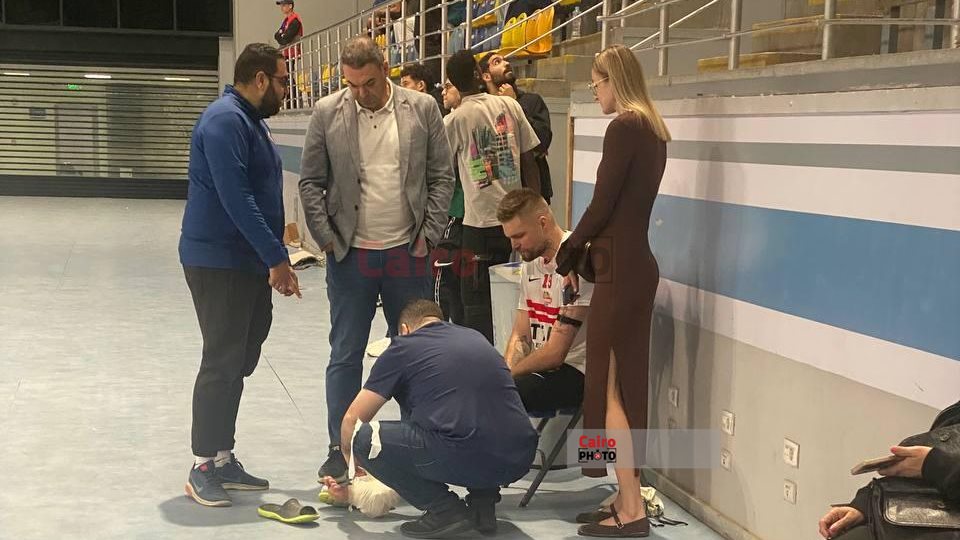 <strong>إصابة ديمتري لاعب الزمالك في كاحل القدم خلال نهائي كأس مصر للطائرة</strong>