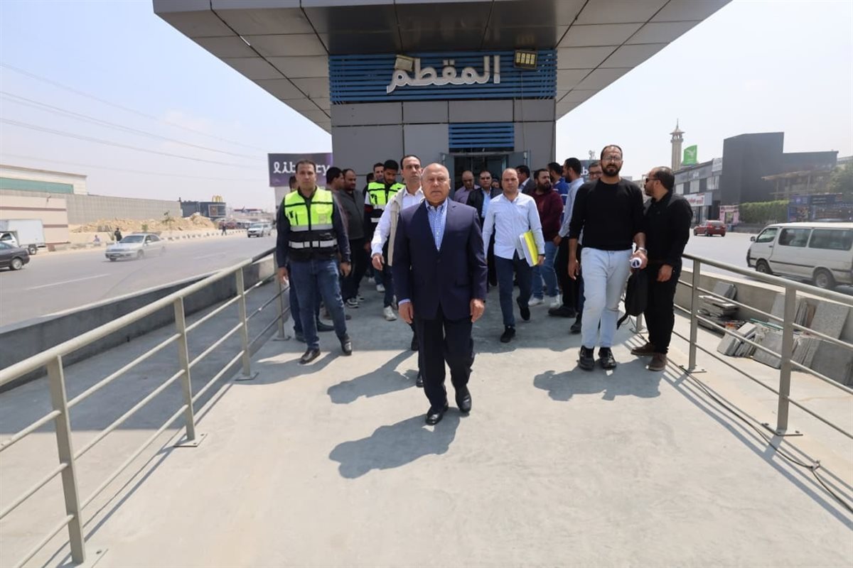 <strong>وزير النقل يتفقد التشطيبات النهائية للمرحلة الثانية من 