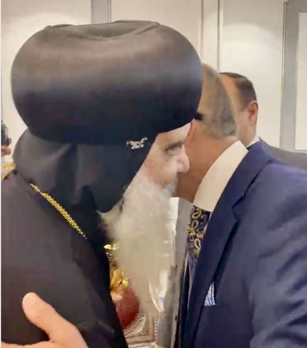 محافظ الأقصر مهنئًا بعيد القيامة المجيد&nbsp;