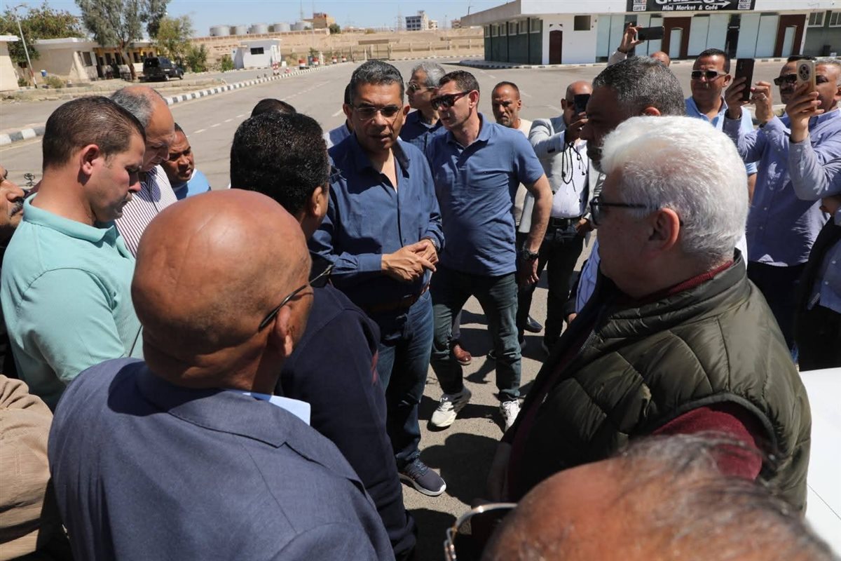محافظ البحر الاحمر يتفقد قرية الحجاج 