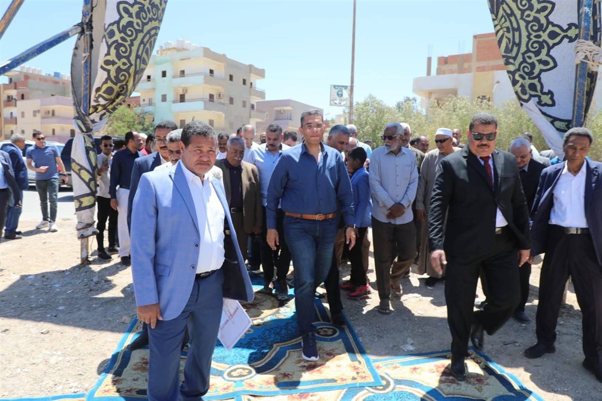 محافظ البحر يضع حجر أساس مركز بدر الإسلامي