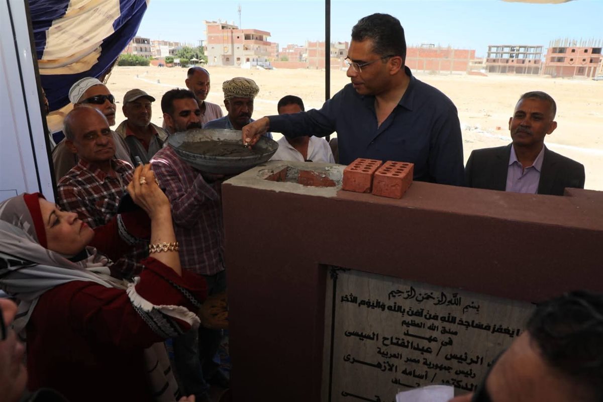 محافظ البحر يضع حجر أساس مركز بدر الإسلامي