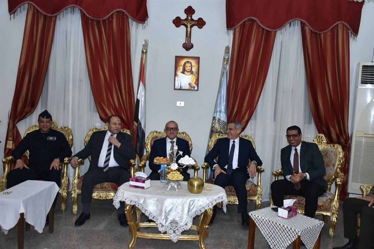 خلال جولة على الكنائس محافظ الأقصر يهنئ الطوائف المسيحية&nbsp;
