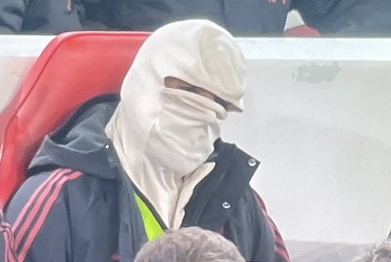 محمد صلاح على الدكة