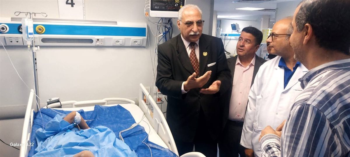 وكيل وزارة التربية والتعليم يزور المصاب في الحادث 