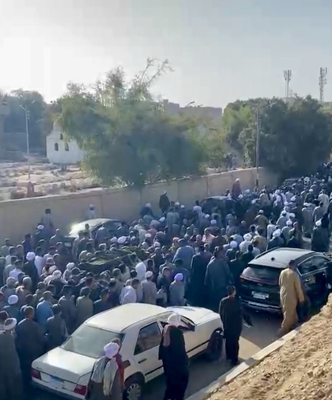وداع مهيب للشيخ بعيبش خادم ساحة الطيب&nbsp;