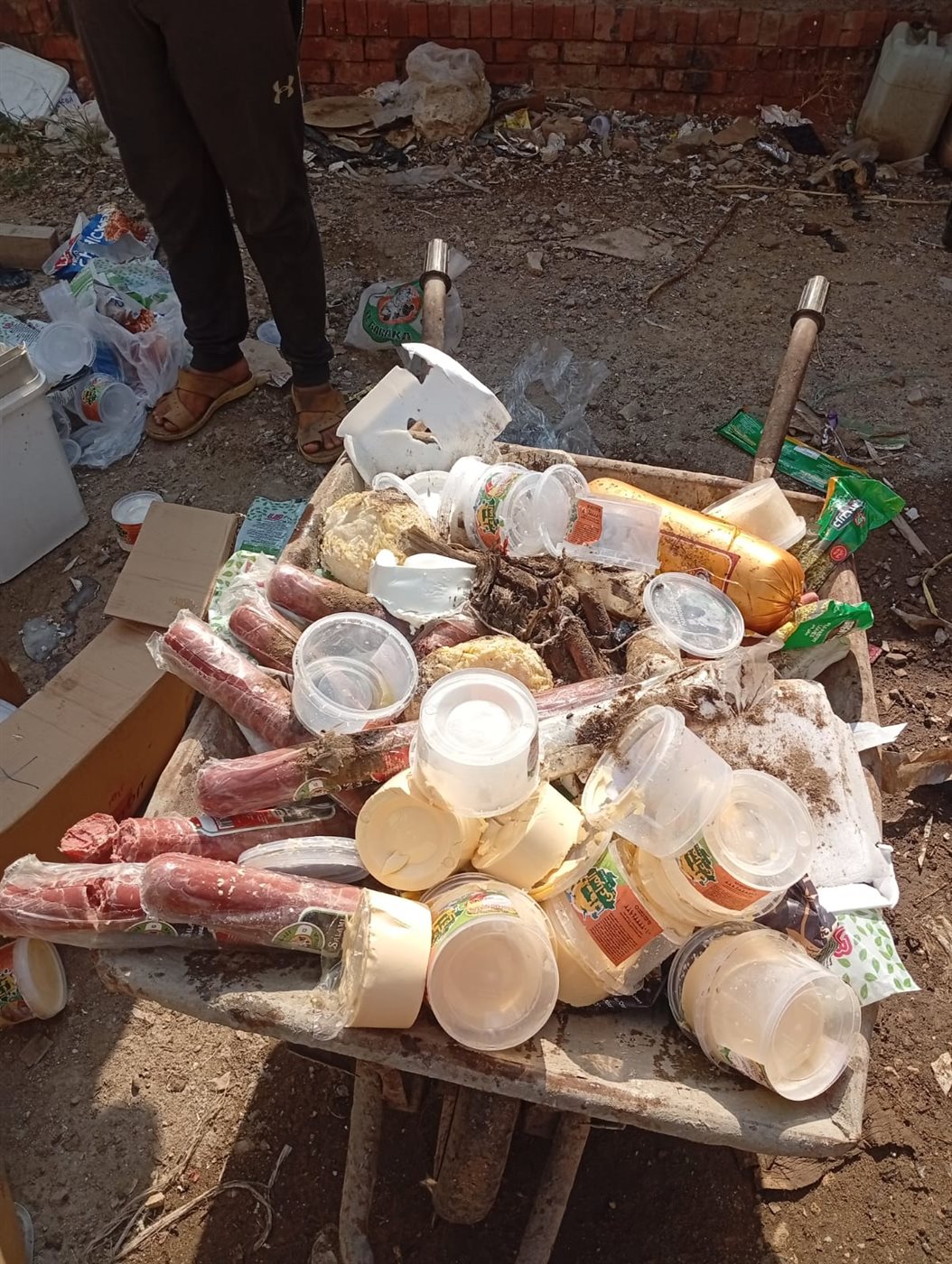جانب من الحملات علي المحال التجارية بكفر الشيخ