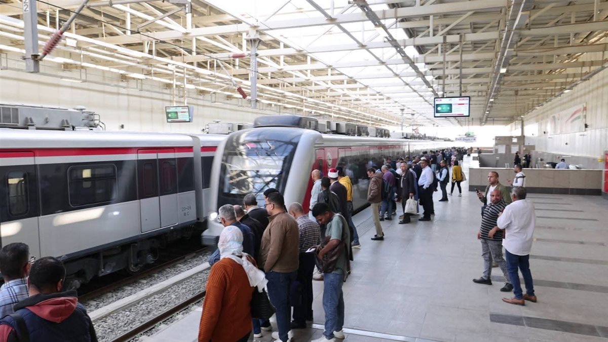 النقل تعلن توفير كافة وسائل الدفع الحديثة في خطوط مترو الأنفاق وقطار LRT