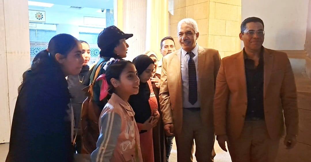 نائب رئيس جامعة الأزهر يطمئن على رضيعة مستشفى الحسين والحالة الصحية للأم