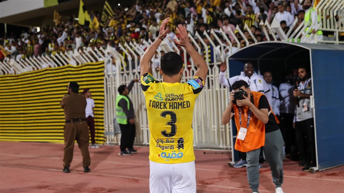 <strong>طارق حامد بقميص اتحاد جدة السعودي</strong>