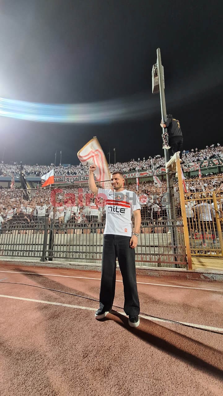<strong>طارق حامد يعلن اعتزال كرة القدم بالاحتفال مع جماهير الزمالك&nbsp;</strong>