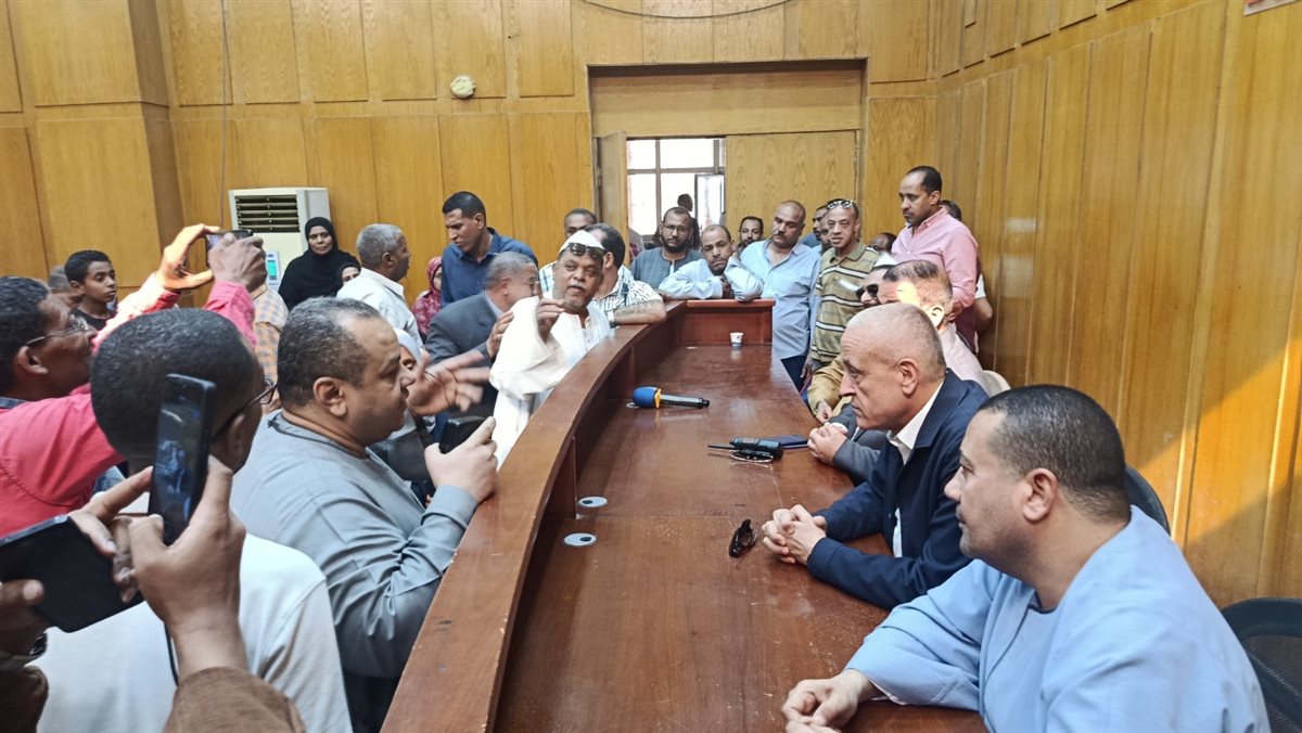 محافظ الأقصر في لقاء مفتوح مع أهالي إسنا&nbsp;
