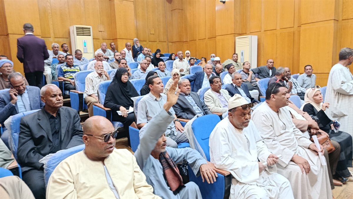محافظ الأقصر في لقاء مفتوح مع أهالي إسنا&nbsp;